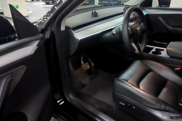 Tesla Model Y 2024 #16 Tesla Model Y 2024 car image #16