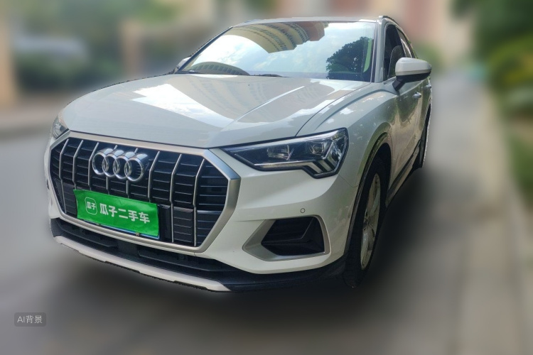 Audi Q3 2022 car image #2