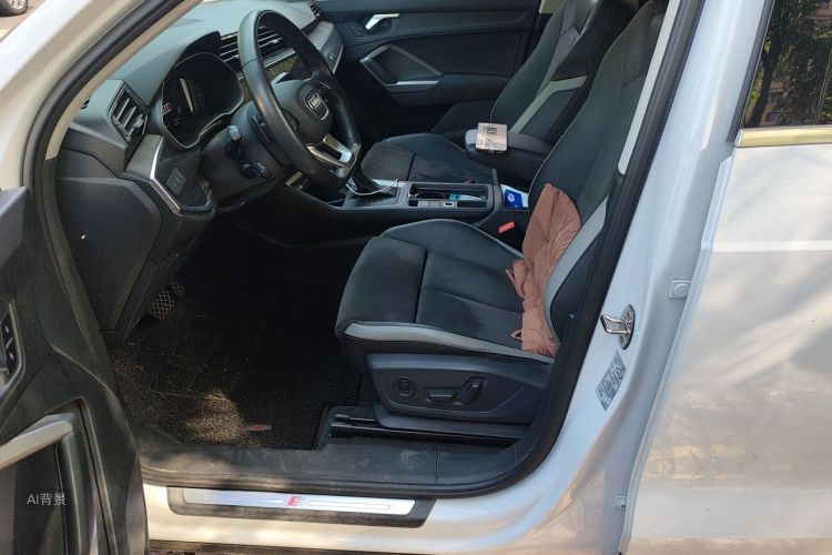 Audi Q3 2022 car image #17
