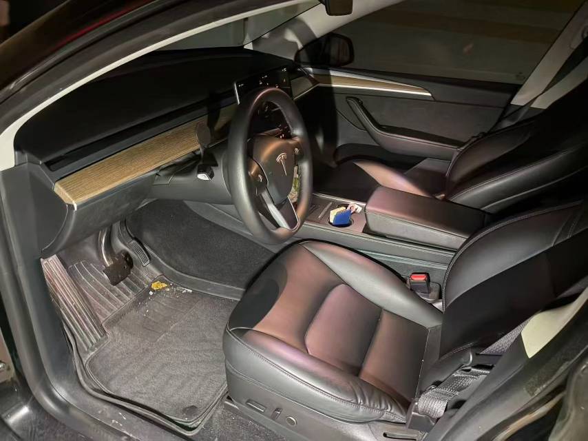 Tesla Model Y 2022 car image #2