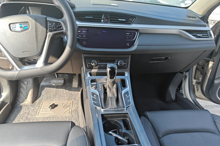 GEELY Emgrand 2018 immagine di auto #10