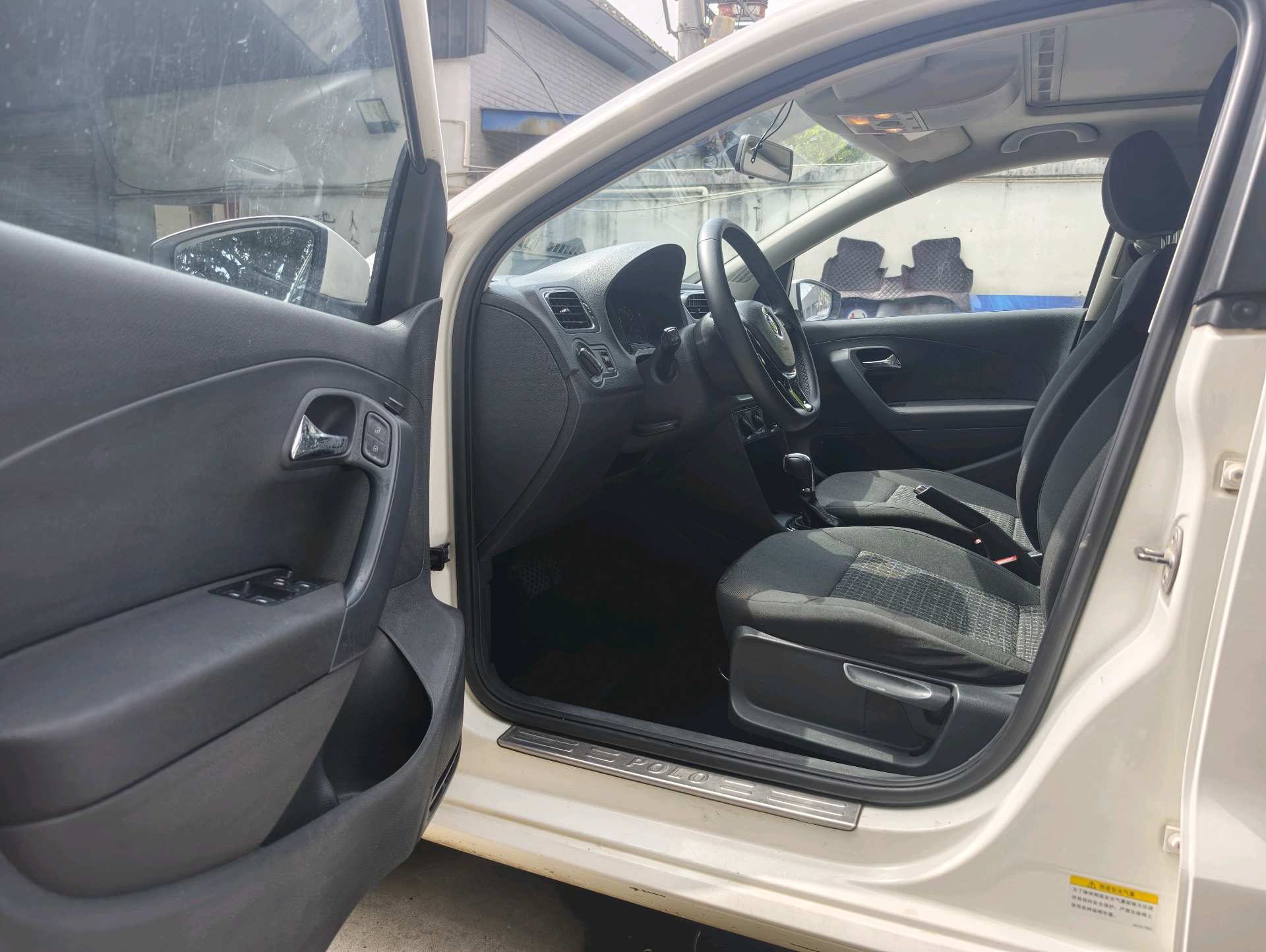 Volkswagen Polo 2016 car image #7