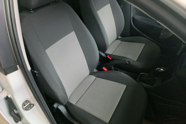 Volkswagen Polo 2017 car image #24