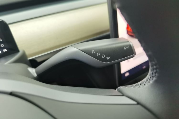 Tesla Model Y 2023 #18 Tesla Model Y 2023 car image #18