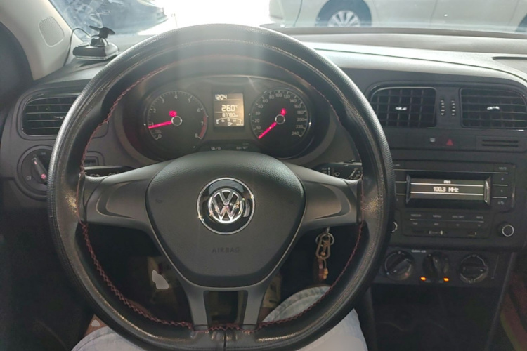 Volkswagen Polo 2018 car image #11