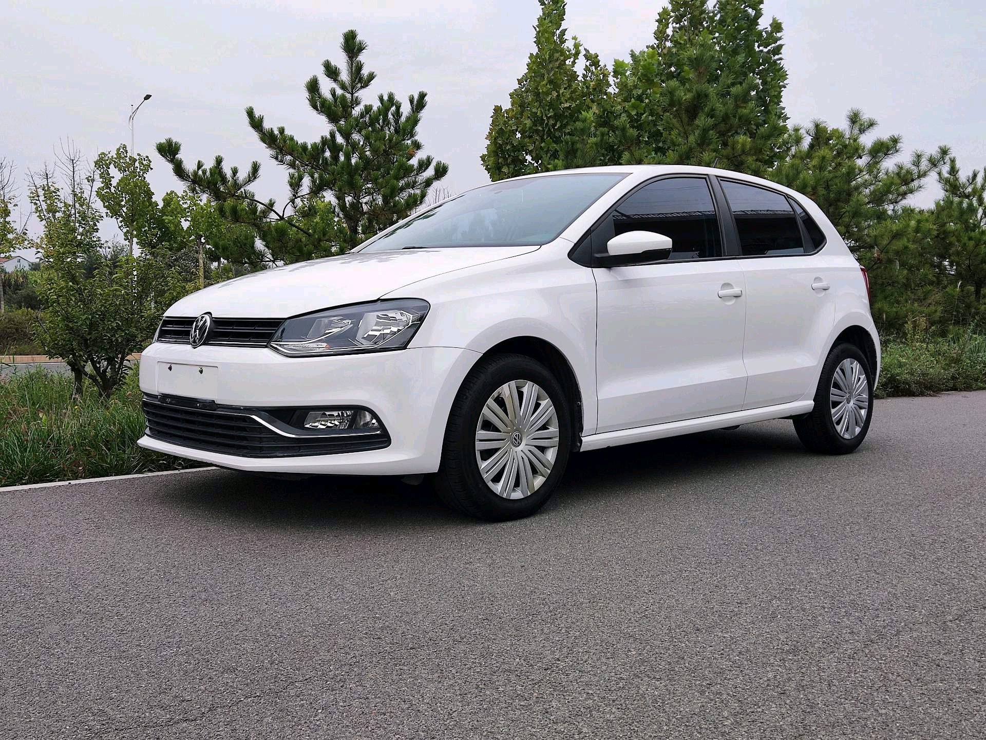 Volkswagen Polo 2016 Volkswagen Polo 2016 car image