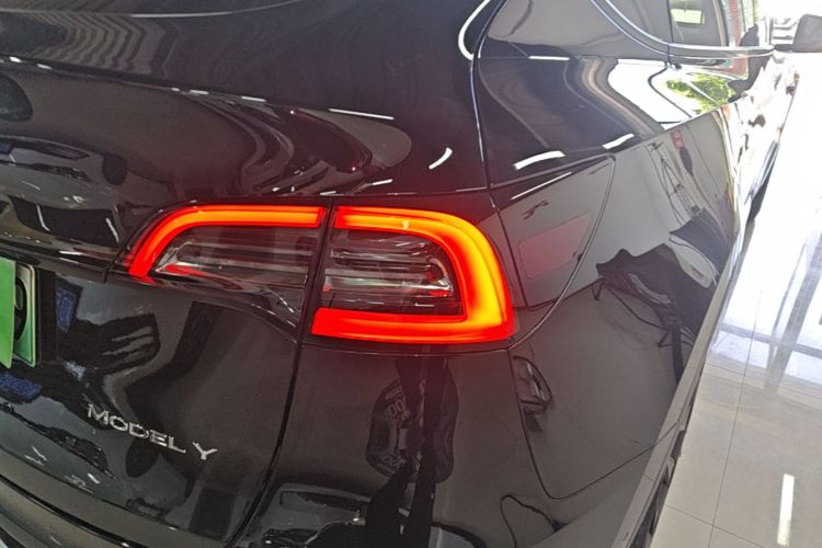Tesla Model Y 2022 car image #8