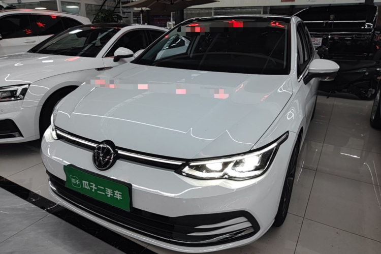 Volkswagen Golf 2022 car image #2
