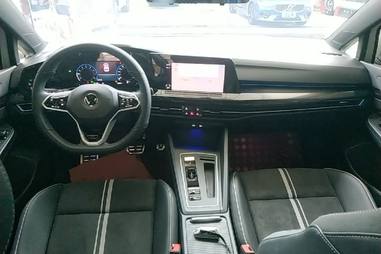 Volkswagen Golf 2023 car image #10
