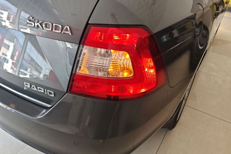 Skoda Rapid 2014 #8 Skoda Rapid 2014 car image #8