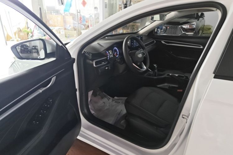 GEELY Emgrand 2026 car image #12