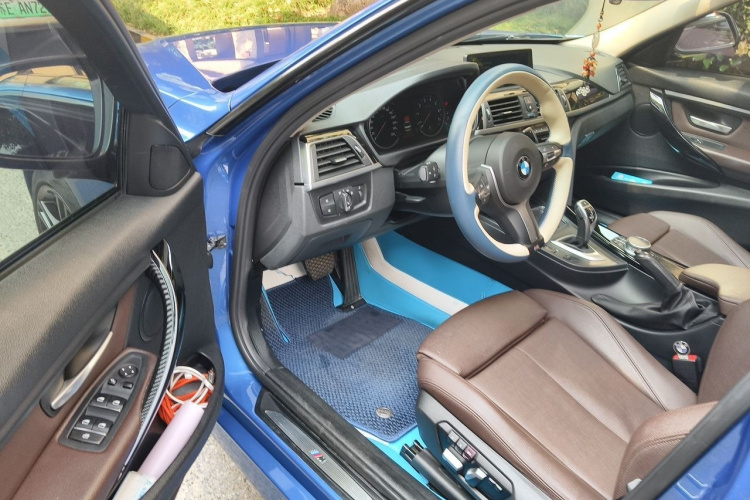 BMW 3 Series 2018 #9 BMW 3 Series 2018 صورة سيارة #9