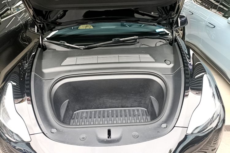 Tesla Model Y 2023 #20 Tesla Model Y 2023 car image #20