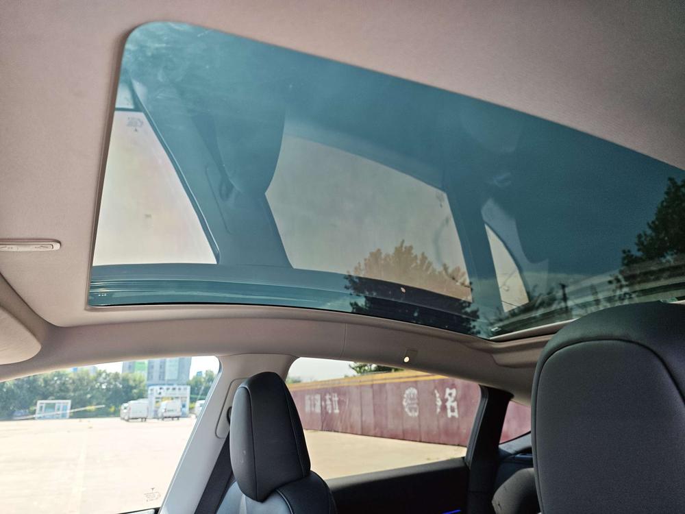 Tesla Model Y 2023 car image #14
