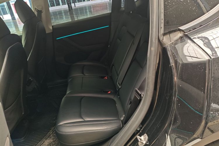 Tesla Model Y 2022 car image #17