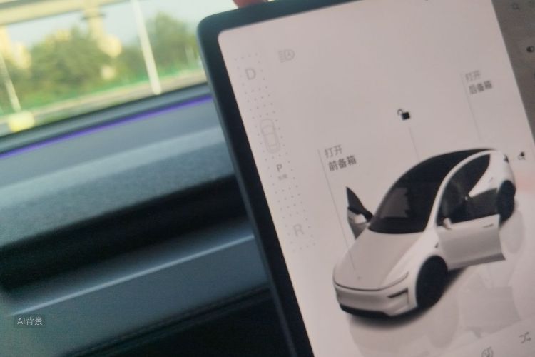 Tesla Model Y 2025 car image #16