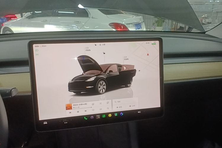 Tesla Model Y 2023 car image #13