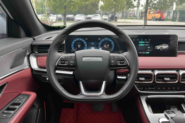 Jetour X70 PLUS 2024 car image #12