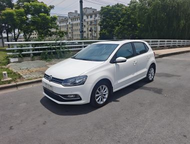 Volkswagen Polo 2015 Volkswagen Polo 2015 car image