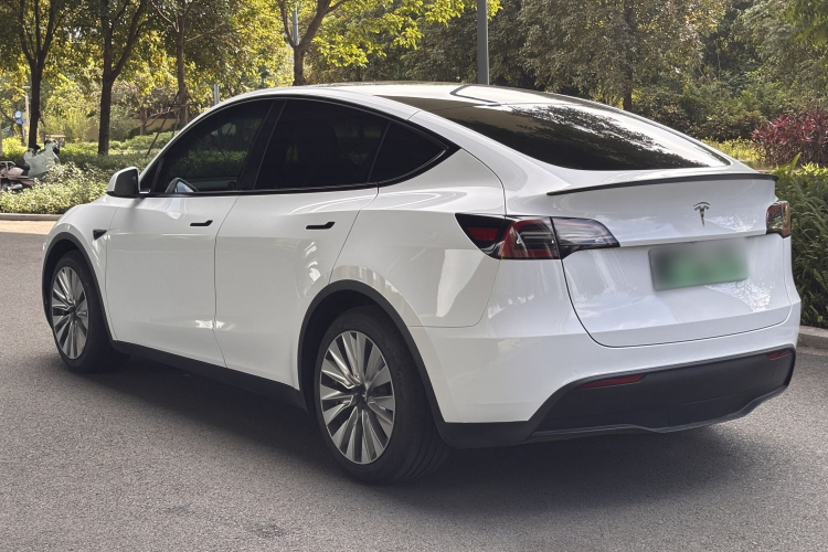 Tesla Model Y 2022 #5 Tesla Model Y 2022 car image #5