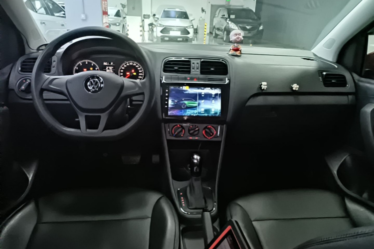 Volkswagen Polo 2016 car image #10