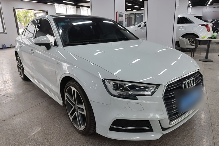 Audi A3 2018 car image #4