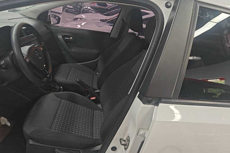 Volkswagen Polo 2016 #15 Volkswagen Polo 2016 car image #15
