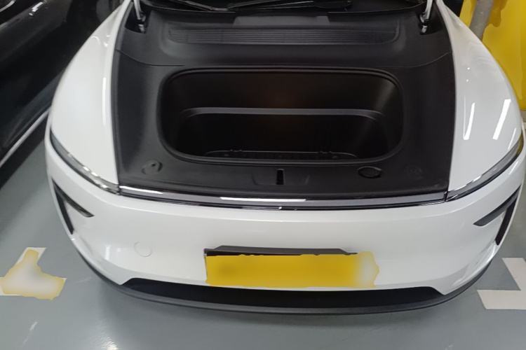 Tesla Model Y 2025 car image #20