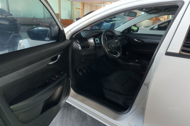GEELY Emgrand 2021 car image #9