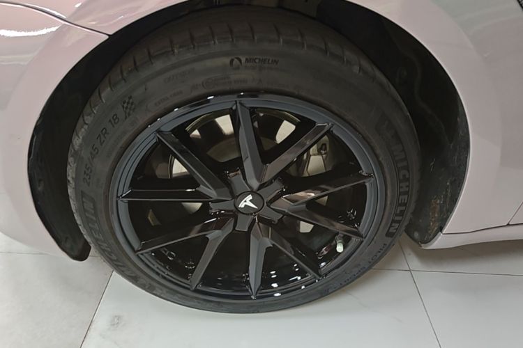 Tesla Model 3 2022 car image #9