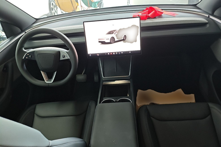 Tesla Model Y 2026 #10 Tesla Model Y 2026 car image #10