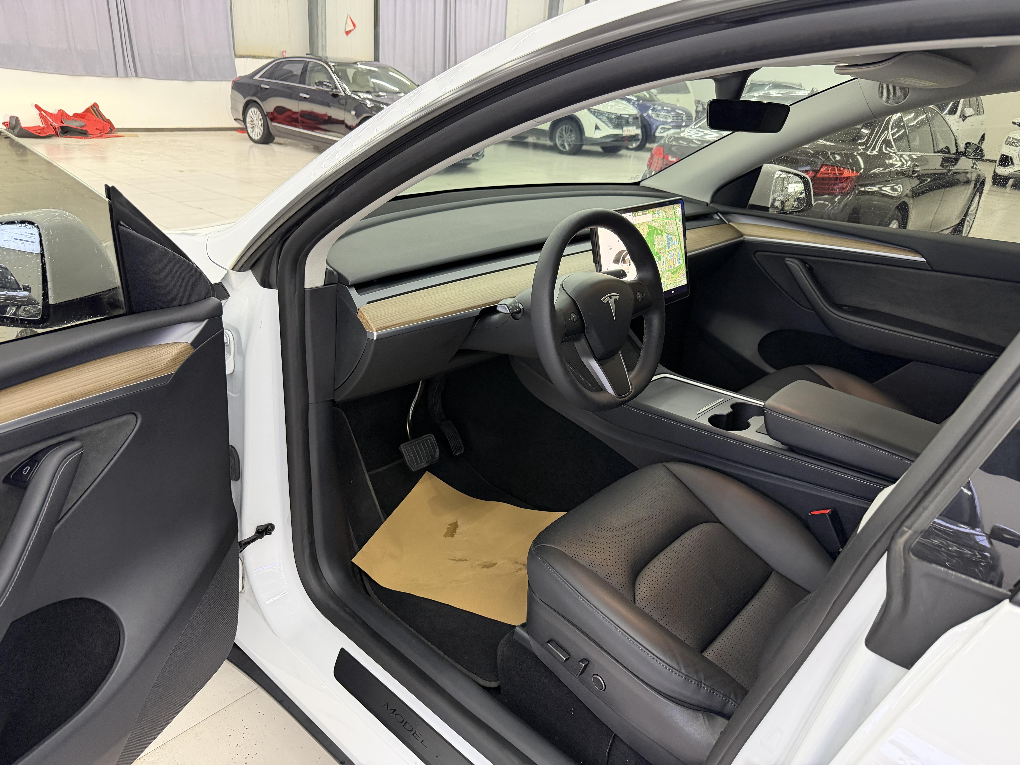 Tesla Model Y 2021 car image #4