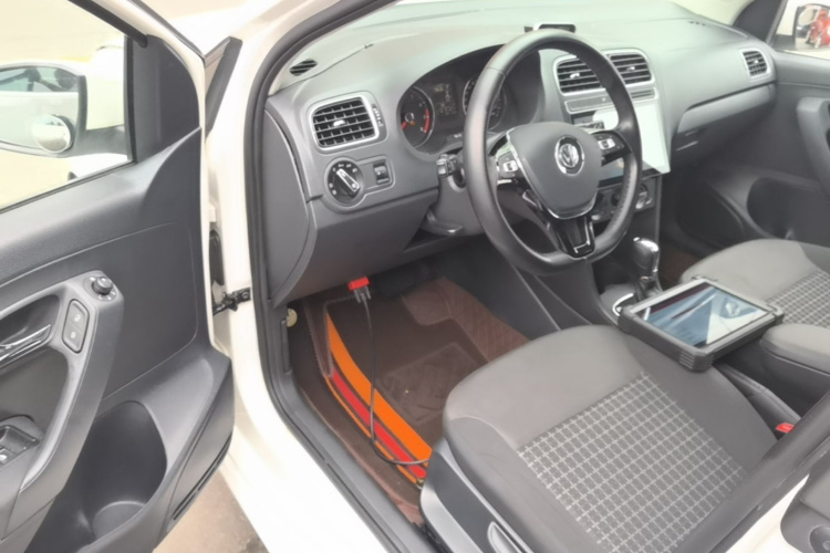 Volkswagen Polo 2017 car image #16