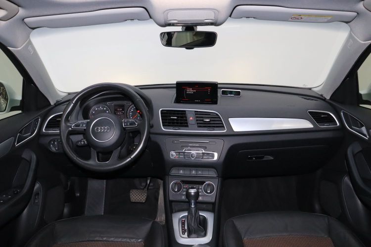 Audi Q3 2018 car image #14