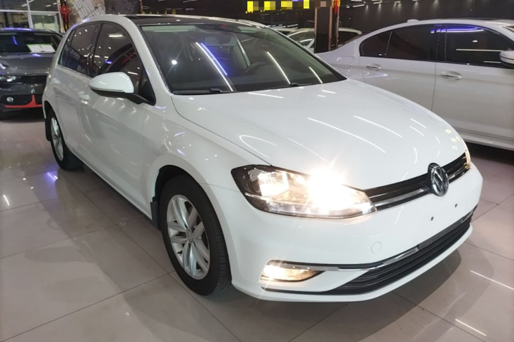 Volkswagen Golf 2019 car image #4