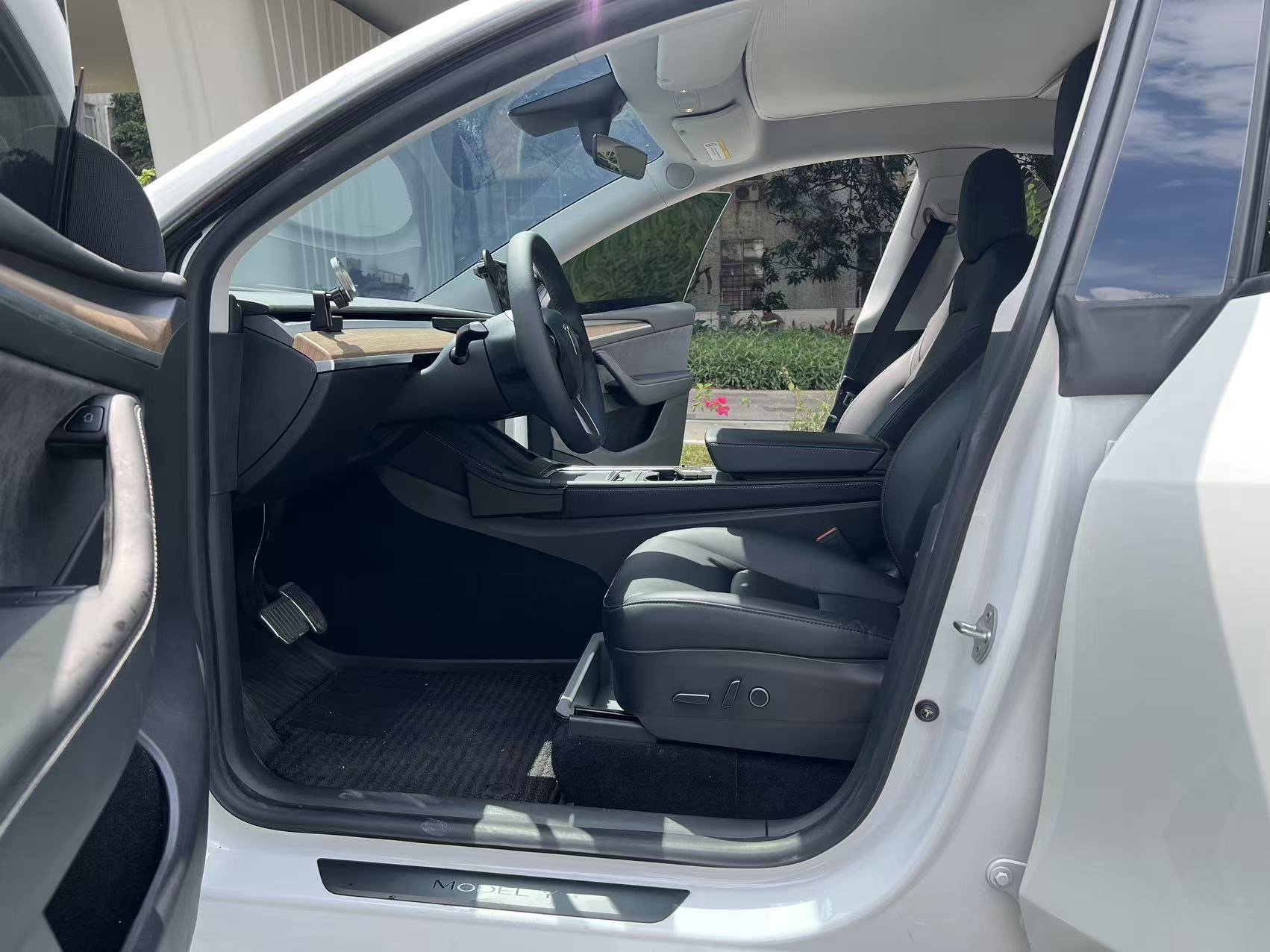 Tesla Model Y 2021 car image #8