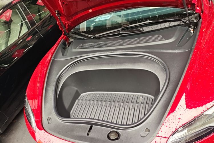 Tesla Model 3 2025 immagine di auto #20
