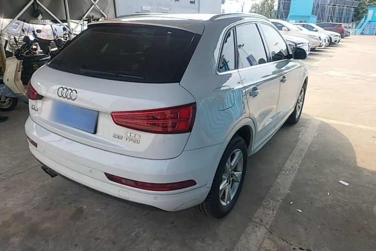 Audi Q3 2019 car image #7