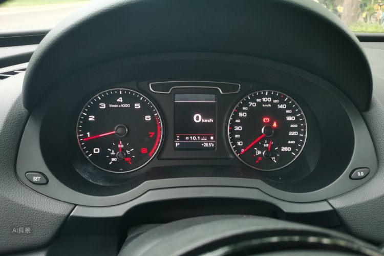 Audi Q3 2016 car image #13