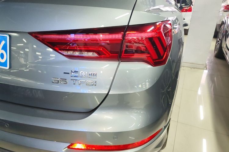 Audi Q3 2021 car image #8