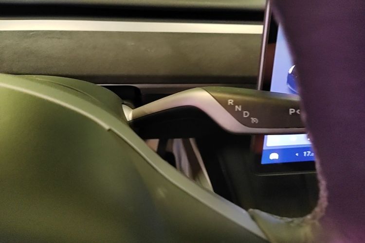 Tesla Model Y 2021 #14 Tesla Model Y 2021 car image #14