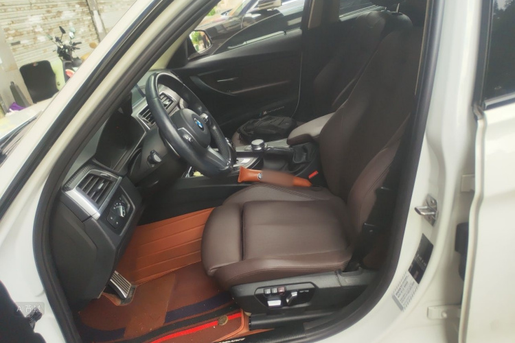 BMW 3 Series 2019 car image #17