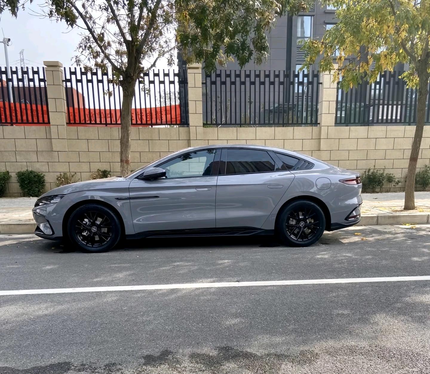 BYD Han 2025 car image #2