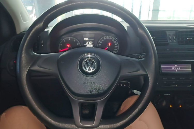 Volkswagen Polo 2016 #11 Volkswagen Polo 2016 car image #11