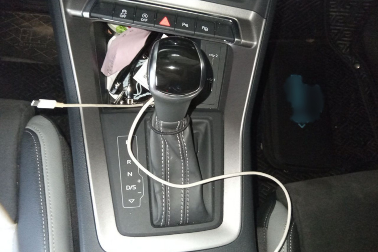 Audi Q3 2021 car image #18