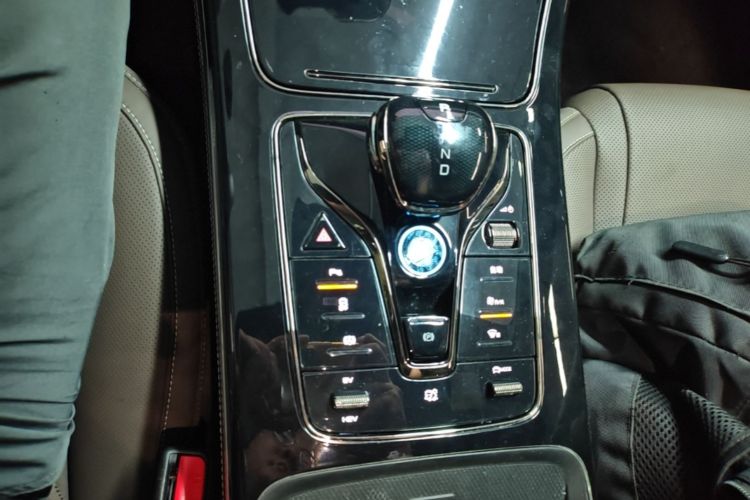 BYD Han 2024 car image #18