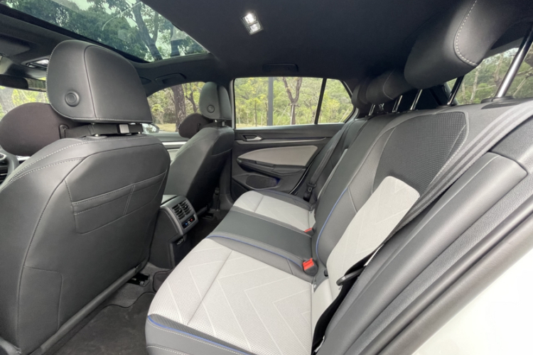 Volkswagen Golf 2025 car image #7