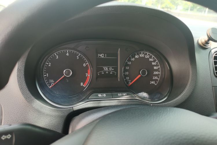 Volkswagen Polo 2018 car image #12