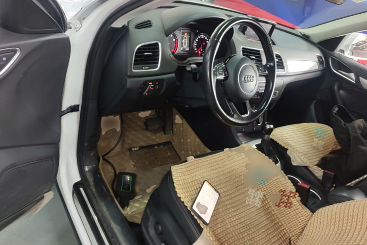Audi Q3 2016 car image #16