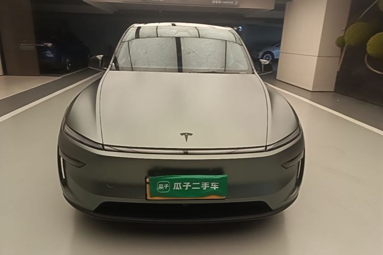 Tesla Model Y 2025 car image #3